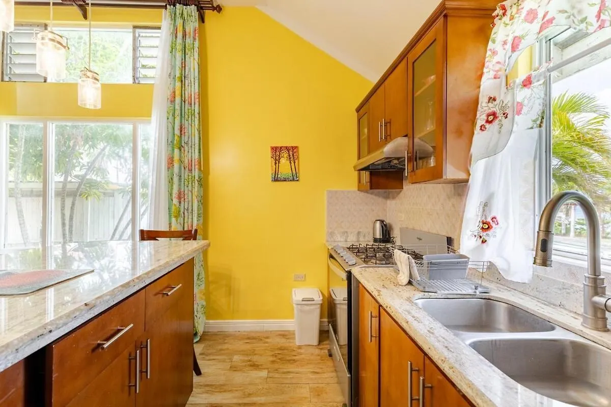Calypso Villa - 2Bedrm 2Bathrm Pool View & Beach 203 Montego Bay