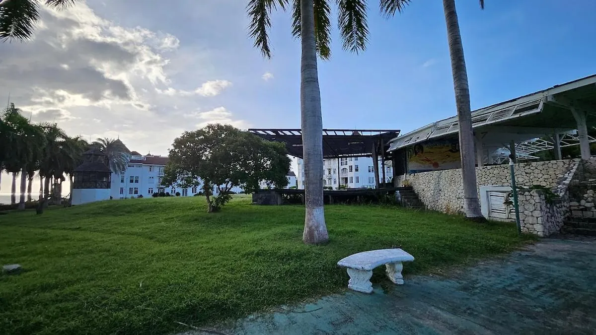 Calypso Villa - 2Bedrm 2Bathrm Pool View & Beach 203 Montego Bay Apartment